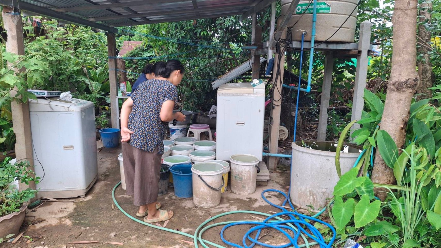 26 พฤษภาคม 2568 รพ.สต.บ้านสันป่าไร่ร่วมกับอาสาสมัครสาธารณสุข หมู่ที่ 3 บ้านป่าไร่เหนือ สำรวจและทำลายแหล่งเพาะพันธ์ลูกน้ำยุงลาย 100 เมตร รอบบ้านงานศพ จำนวน 11 หลัง จำนวนภาชนะทั้งหมด 87 ชิ้น พบ 2 ชิ้น ภาชนะที่พบทำลายทิ้งเรียบร้อยแล้ว