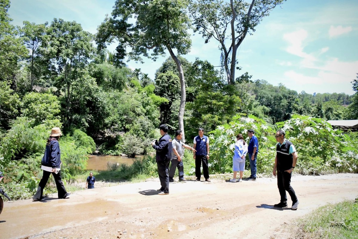 นายกจอย ลงพื้นที่สำรวจเส้นทางสัญจรชำรุด ในพื้นที่ บ้านแปโดทะ เชื่อมบ้านอุ้มผางคี ต.อุ้มผาง อ.อุ้มผาง จ.ตาก 