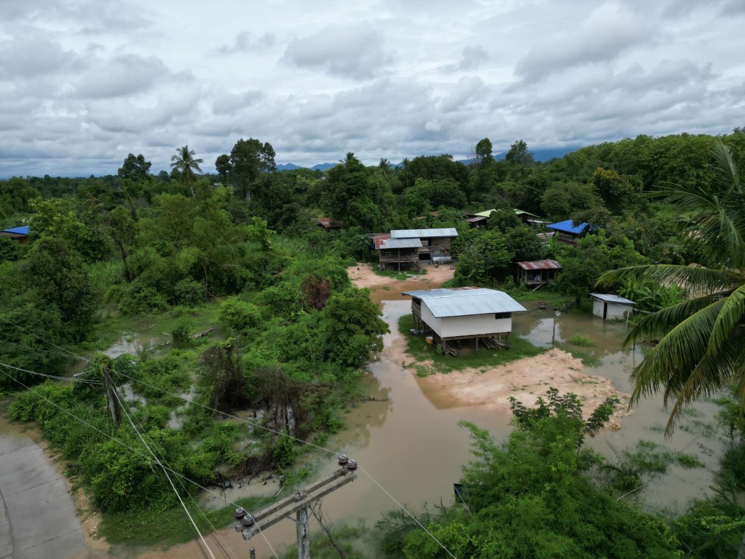 นายกจอย ลงพื้นที่ตรวจสอบสถานการณ์น้ำท่วม หมู่ 11 ต.โป่งแดง อ.เมือง จ.ตาก