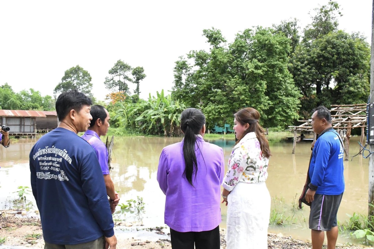 นายกจอย ลงพื้นที่ตรวจสอบสถานการณ์น้ำท่วม หมู่ 11 ต.โป่งแดง อ.เมือง จ.ตาก
