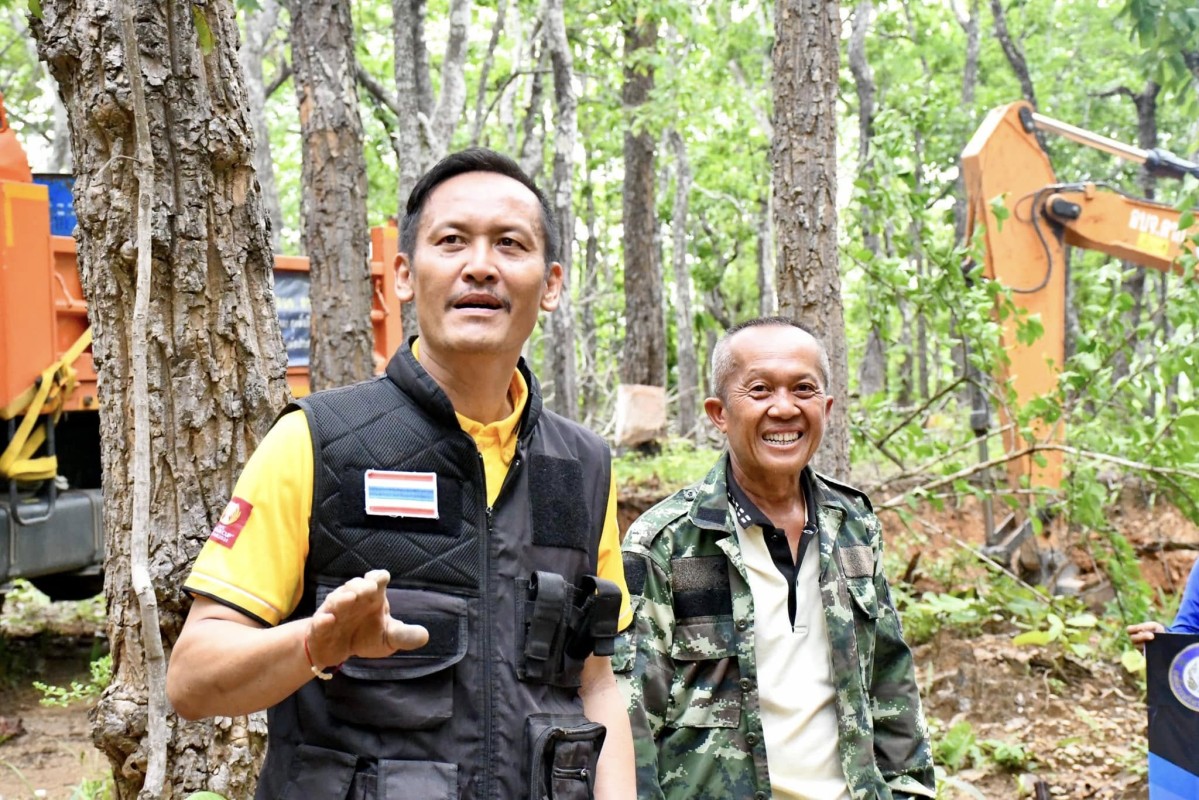 นายกจอย ลงพื้นที่ติดตามการทำงานของเครื่องจักรกล ในพื้นที่ บ้านห้วยระพริ้ง ต.พระวอ อ.แม่สอด จ.ตาก