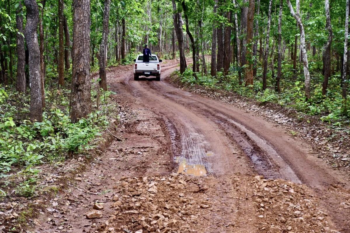 นายกจอย ลงพื้นที่ติดตามการทำงานของเครื่องจักรกล ในพื้นที่ บ้านห้วยระพริ้ง ต.พระวอ อ.แม่สอด จ.ตาก