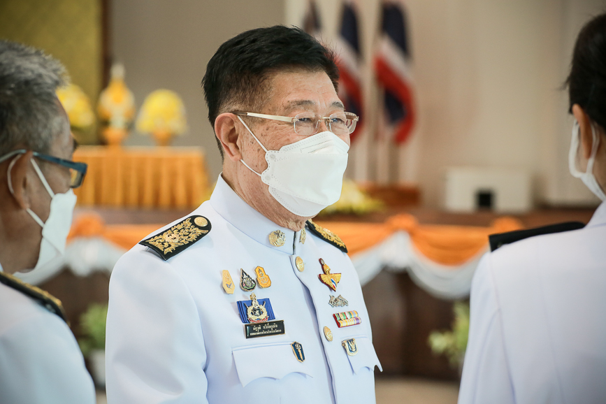 นายก อบจ.ตาก ร่วมพิธีวางพานพุ่มและพิธีถวายบังคม เนื่องในวันคล้ายวันพระบรมราชสมภพ พระบาทสมเด็จพระบรมชนกาธิเบศร มหาภูมิพลอดุลยเดชมหาราช บรมนาถบพิตร วันชาติ และวันพ่อแห่งชาติ 5 ธันวาคม 2564