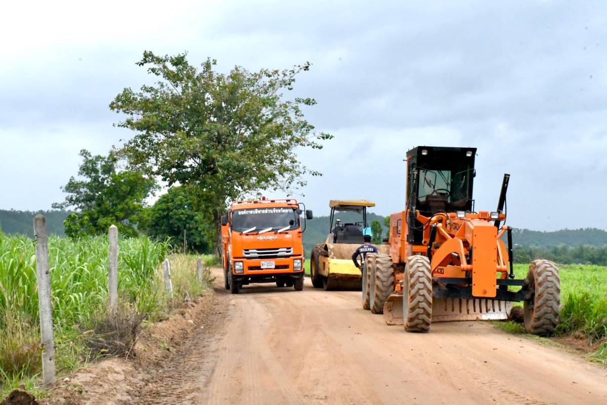 นายกจอย ลงพื้นที่ตรวจติดตามการทำงานของเครื่องจักรกลในพื้นที่ อ.แม่สอด จ.ตาก 
