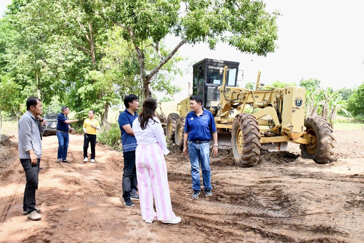 นายกจอย ลงพื้นที่ตรวจติดตามการทำงานของเครื่องจักรกลในพื้นที่ อ.แม่ระมาด จ.ตาก 