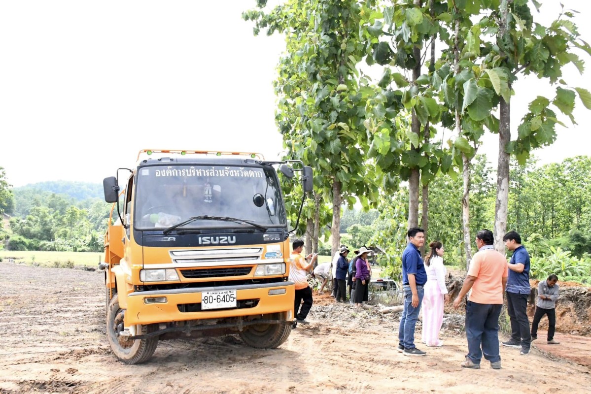 นายกจอย ลงพื้นที่ตรวจติดตามการทำงานของเครื่องจักรกลในพื้นที่ อ.แม่ระมาด จ.ตาก 