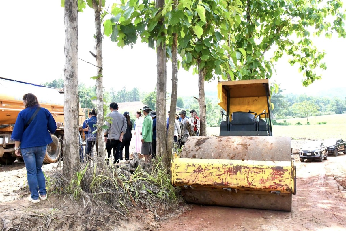 นายกจอย ลงพื้นที่ตรวจติดตามการทำงานของเครื่องจักรกลในพื้นที่ อ.แม่ระมาด จ.ตาก 