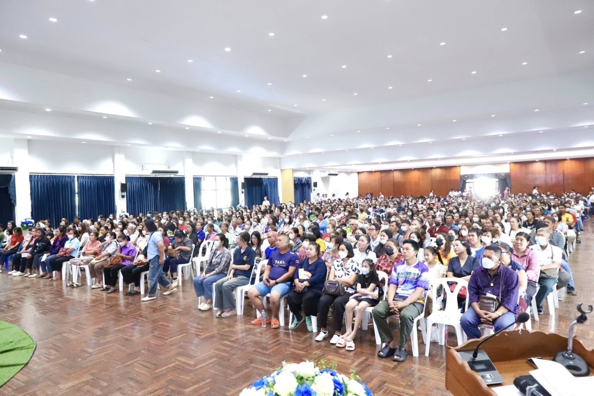 นายก.จอย นายก อบจ.ตาก พบปะผู้ปกครอง โรงเรียนผดุงปัญญาพร้อมมอบงบประมาณสนับสนุน