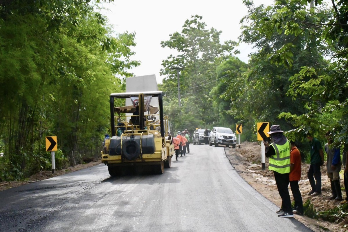 นายกจอย (นายก อบจ.ตาก) ลงพื้นที่ตรวจติดตามโครงการปรับปรุงถนน อ.แม่ระมาด จ.ตาก