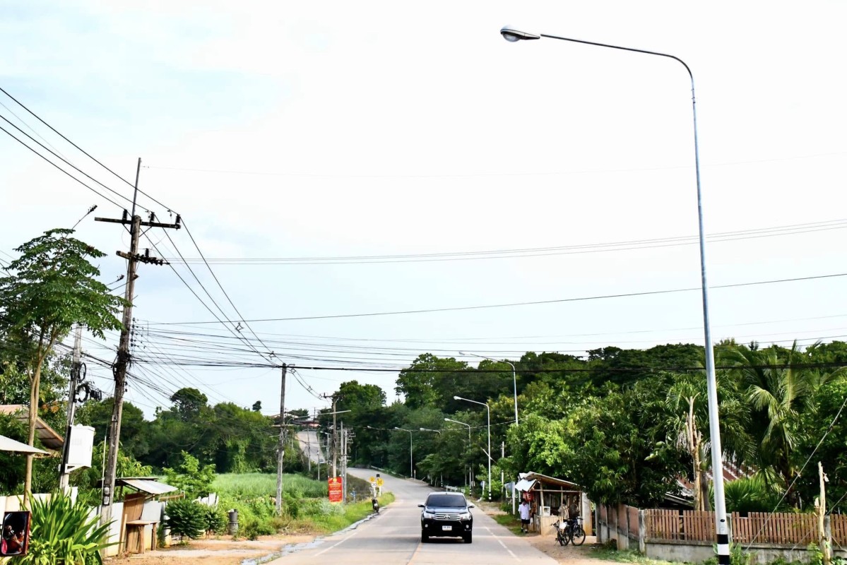 นายกจอย (นายก อบจ.ตาก) เดินหน้าขับเคลื่อนโครงการถนนปลอดภัยติดตั้งไฟฟ้าแสงสว่าง ในพื้นที่ อ.แม่สอด - อ.แม่ระมาด 