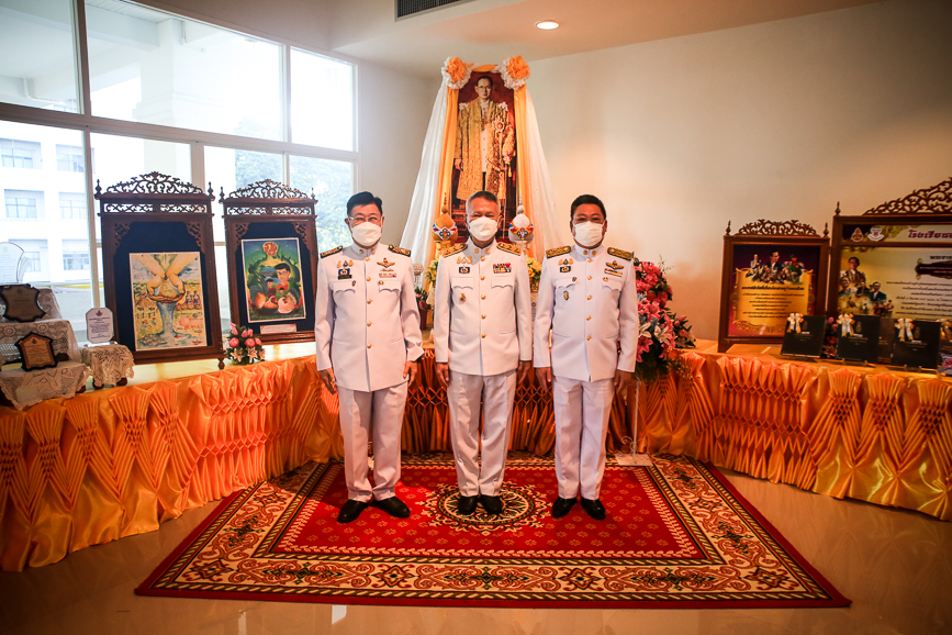 นายก อบจ.ตาก ร่วมพิธีวางพานพุ่มและพิธีถวายบังคม เนื่องในวันคล้ายวันพระบรมราชสมภพ พระบาทสมเด็จพระบรมชนกาธิเบศร มหาภูมิพลอดุลยเดชมหาราช บรมนาถบพิตร วันชาติ และวันพ่อแห่งชาติ 5 ธันวาคม 2564