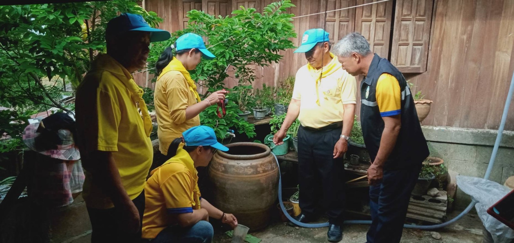 8 มิถุนายน 2568 รพ.สต.บ้านสันป่าไร่ร่วมกับอาสาสมัครสาธารณสุขหมู่ที่2,3,5,6และ7 ผู้นำชุมชน และจิตอาสา รณรงค์สำรวจและทำลายแหล่งเพาะพันธ์ลูกน้ำยุลาย จำนวน 697 หลังคาเรือน ภาชนะทั้งหมด 4460 ชิ้น พบลูกน้ำ 186 ชิ้น ภาชนะที่พบลูกน้ำยุงลายทำลายโดยการเทน้ำทิ้ง