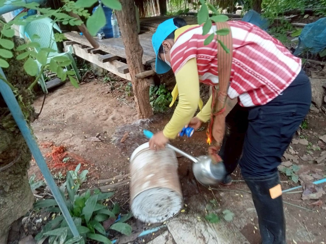 8 มิถุนายน 2568 รพ.สต.บ้านสันป่าไร่ร่วมกับอาสาสมัครสาธารณสุขหมู่ที่2,3,5,6และ7 ผู้นำชุมชน และจิตอาสา รณรงค์สำรวจและทำลายแหล่งเพาะพันธ์ลูกน้ำยุลาย จำนวน 697 หลังคาเรือน ภาชนะทั้งหมด 4460 ชิ้น พบลูกน้ำ 186 ชิ้น ภาชนะที่พบลูกน้ำยุงลายทำลายโดยการเทน้ำทิ้ง