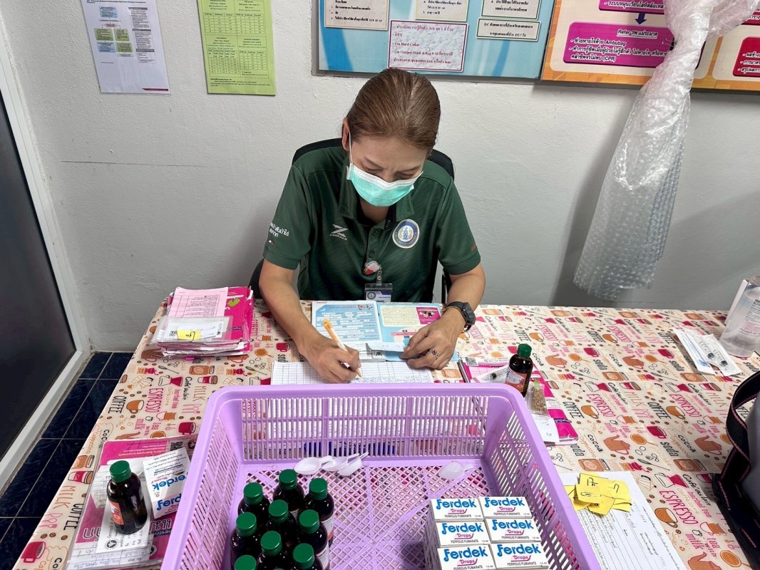 11 มิ.ย.68 รพ.สต.บ้านสันป่าไร่ ฉีดวัคซีนเด็ก อายุ 2 เดือน ถึง 4 ปี จำนวน 20 ราย และตรวจสุขภาพช่องปาก,เคลือบฟลูออไรด์,ให้ทันตสุขศึกษาแก่ผู้ปกครองเด็ก,เจาะเลือดตรวจ Hct,จ่ายยา para syrและferrous syr