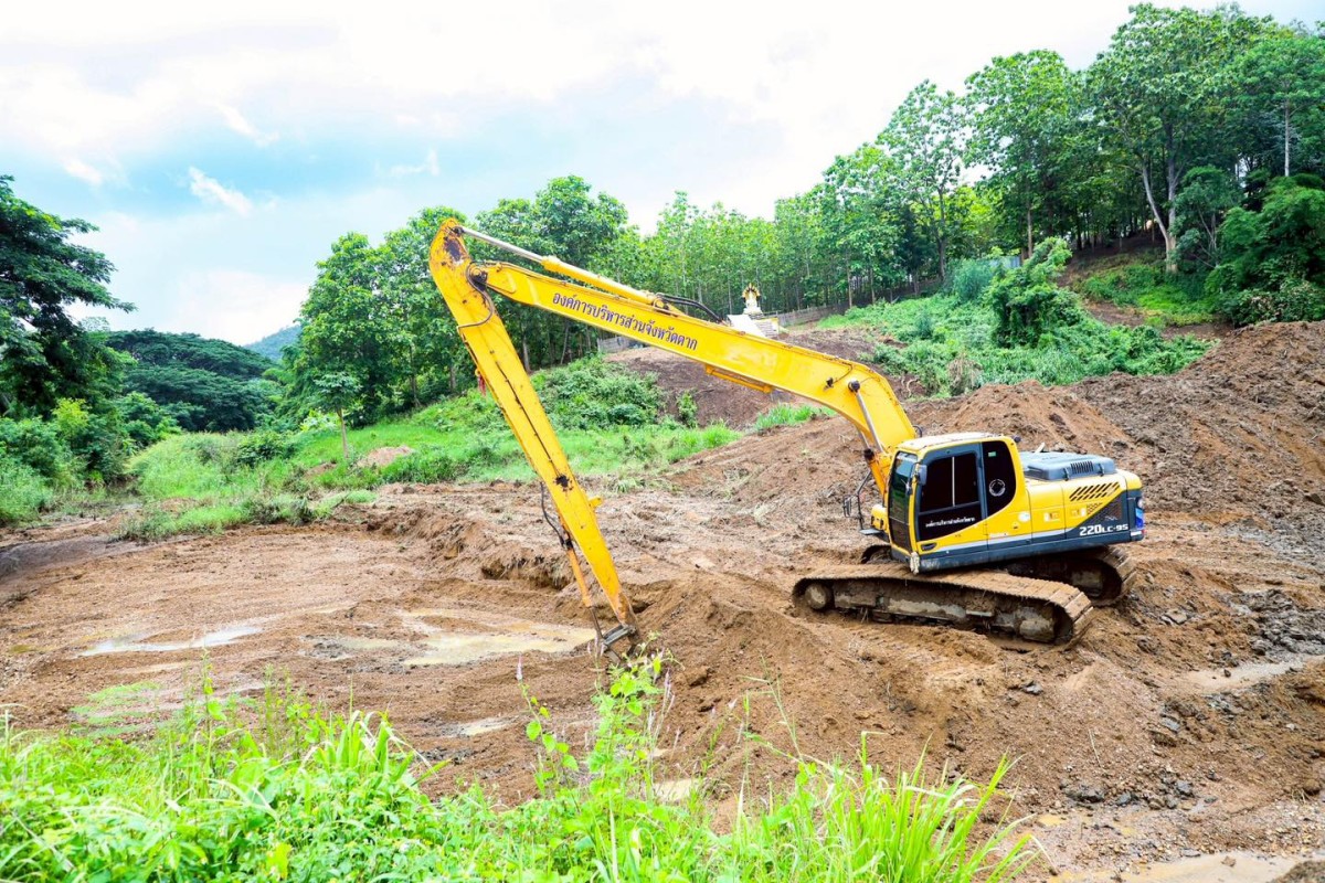 นายกจอย นายก อบจ.ตาก ลงพื้นที่ตรวจการทำงานของเครื่องจักร บ้านปางส้าน ต.บ้านด่านแม่ละเมา อ.แม่สอด