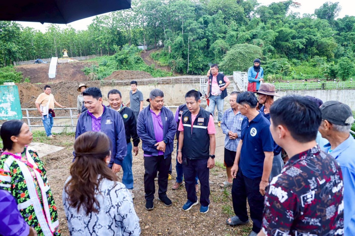 นายกจอย นายก อบจ.ตาก ลงพื้นที่ตรวจการทำงานของเครื่องจักร บ้านปางส้าน ต.บ้านด่านแม่ละเมา อ.แม่สอด