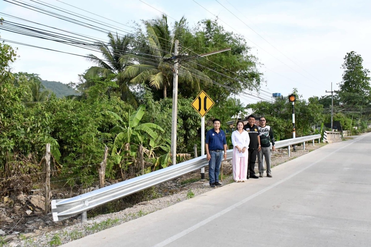 นายกจอย (นายก อบจ.ตาก) ลงพื้นที่ตรวจติดตั้งเครื่องหมายจราจรและอำนวยความปลอดภัย  อ.แม่ระมาด  