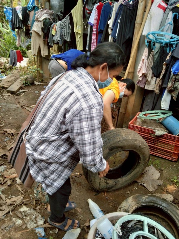 13 มิถุนายน 2568 รพ.สต.บ้านสันป่าไร่ร่วมกับอาสาสมัครสาธารณสุขหมู่ที่ 5 บ้านสันป่าไร่และอบต.พระธาตุ ออกควบคุมโรครอบที่1 เคส นส.พิชชญา ติ๊บลังกา ผลการดำเนินงาน บ้านผู้ป่วย ภาชนะทั้งหมด 17  ชิ้น ไม่พบลูกน้ำยุงลาย รอบบ้านผู้ป่วยรัศมี 100 เมตร หลังคาเรือนทั้งห