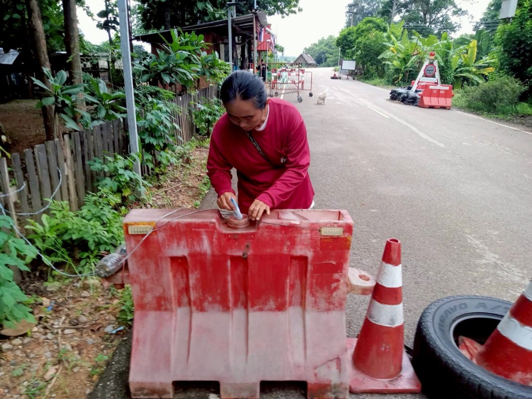 13 มิถุนายน 2568 รพ.สต.บ้านสันป่าไร่ร่วมกับจนท.ฐานตชด.บ้านจบปิและอบต.พระธาตุ ควบคุมโรคไข้เลือดออก รอบที่ 3 เคส อสทพ.จตุพล เถลิงเดชไพร