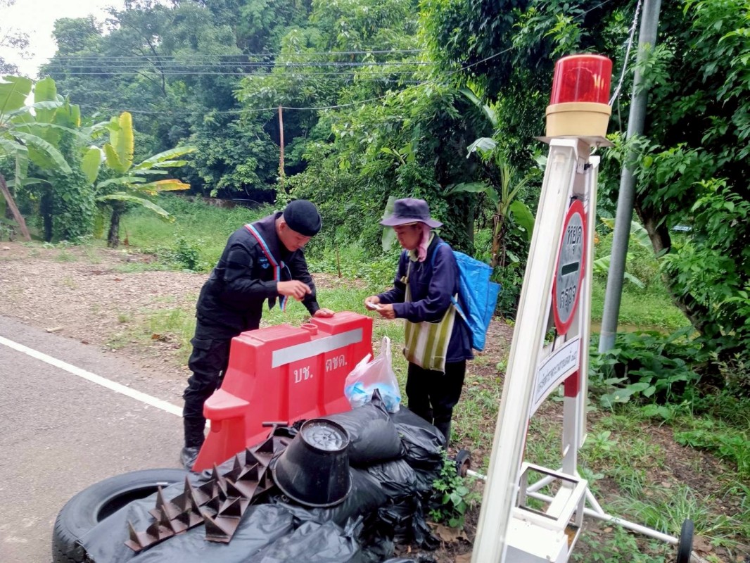 13 มิถุนายน 2568 รพ.สต.บ้านสันป่าไร่ร่วมกับจนท.ฐานตชด.บ้านจบปิและอบต.พระธาตุ ควบคุมโรคไข้เลือดออก รอบที่ 3 เคส อสทพ.จตุพล เถลิงเดชไพร