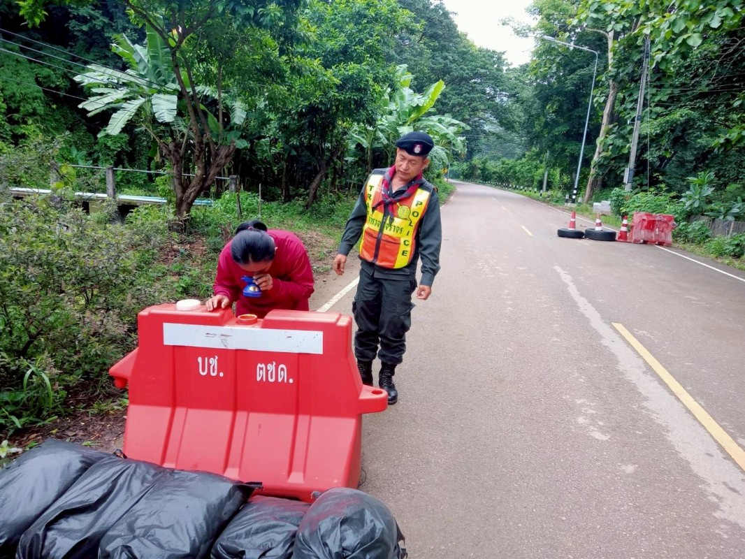 13 มิถุนายน 2568 รพ.สต.บ้านสันป่าไร่ร่วมกับจนท.ฐานตชด.บ้านจบปิและอบต.พระธาตุ ควบคุมโรคไข้เลือดออก รอบที่ 3 เคส อสทพ.จตุพล เถลิงเดชไพร