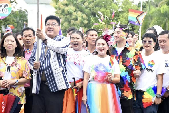 นายกจอย (นายก อบจ.ตาก) นำทีมอบจ. ตาก ร่วมงานแม่สอดไพรด์ 2025