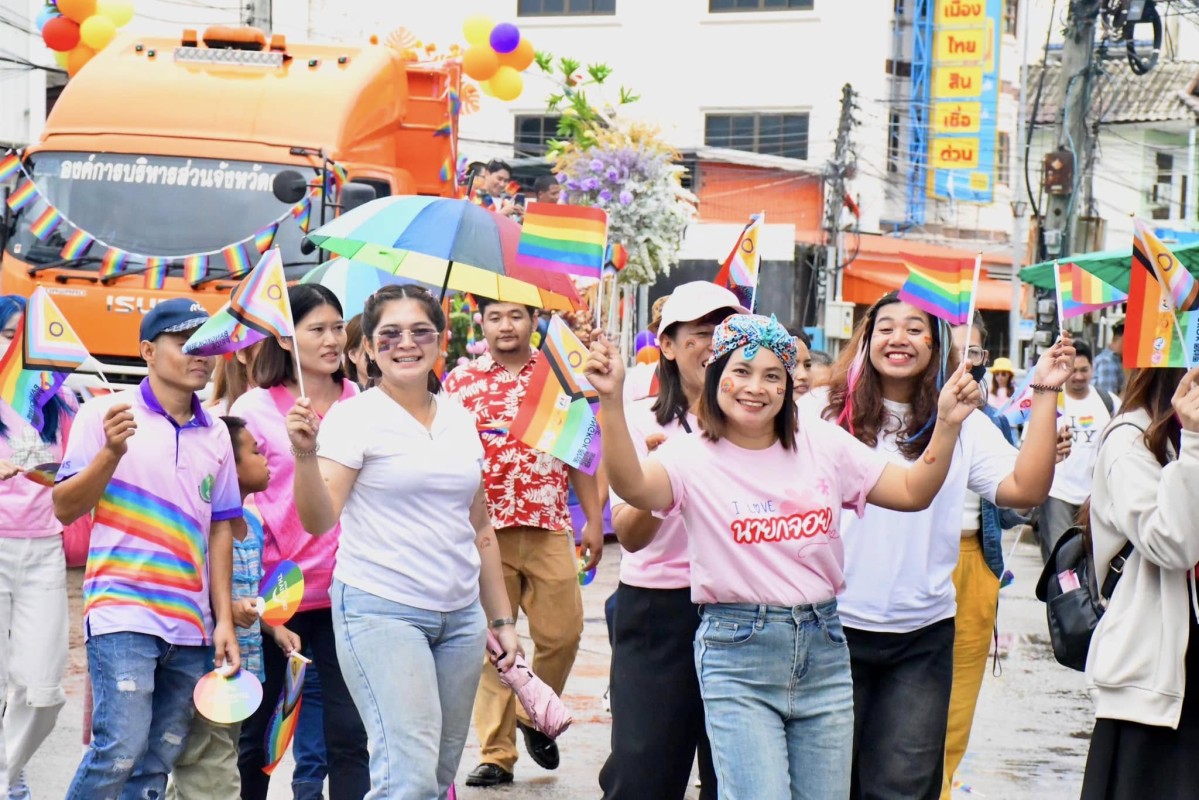 นายกจอย (นายก อบจ.ตาก) นำทีมอบจ. ตาก ร่วมงานแม่สอดไพรด์ 2025