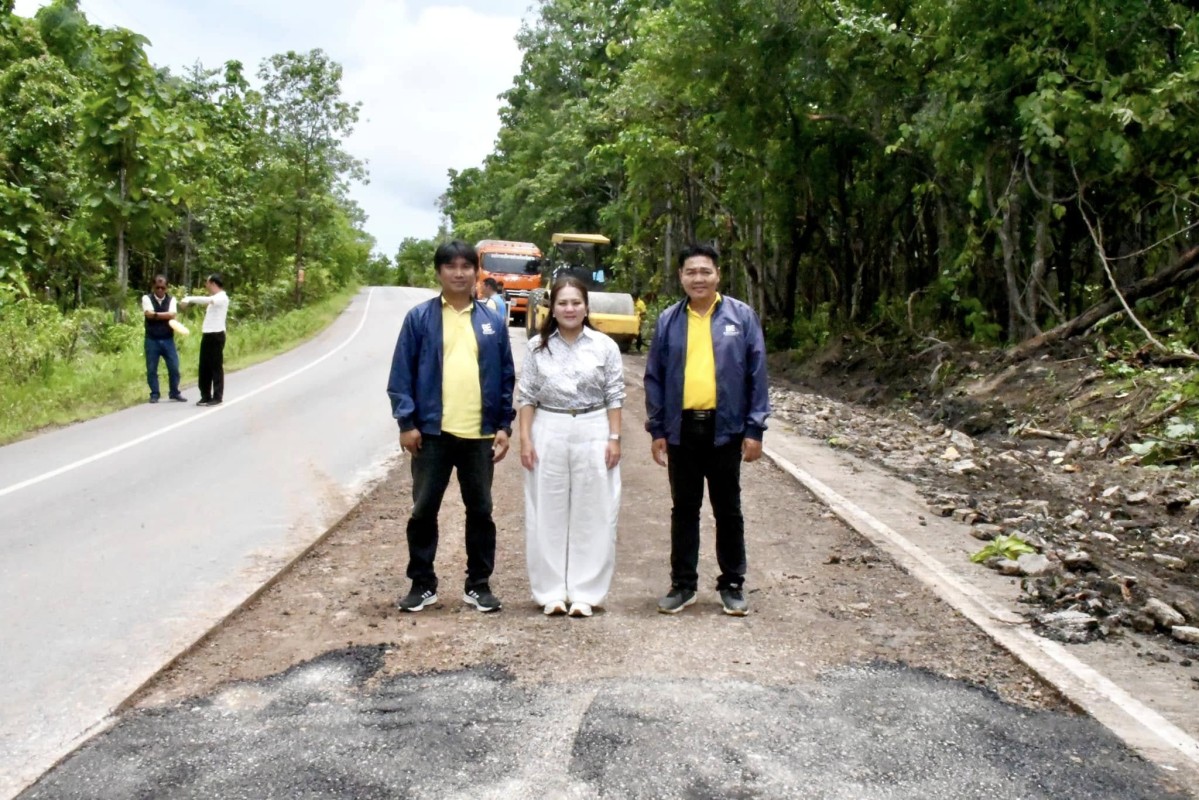  นายกจอย ลงพื้นที่ตรวจติดตามงานซ่อมแซมถนนในพื้นที่ อ.แม่สอด จ.ตาก