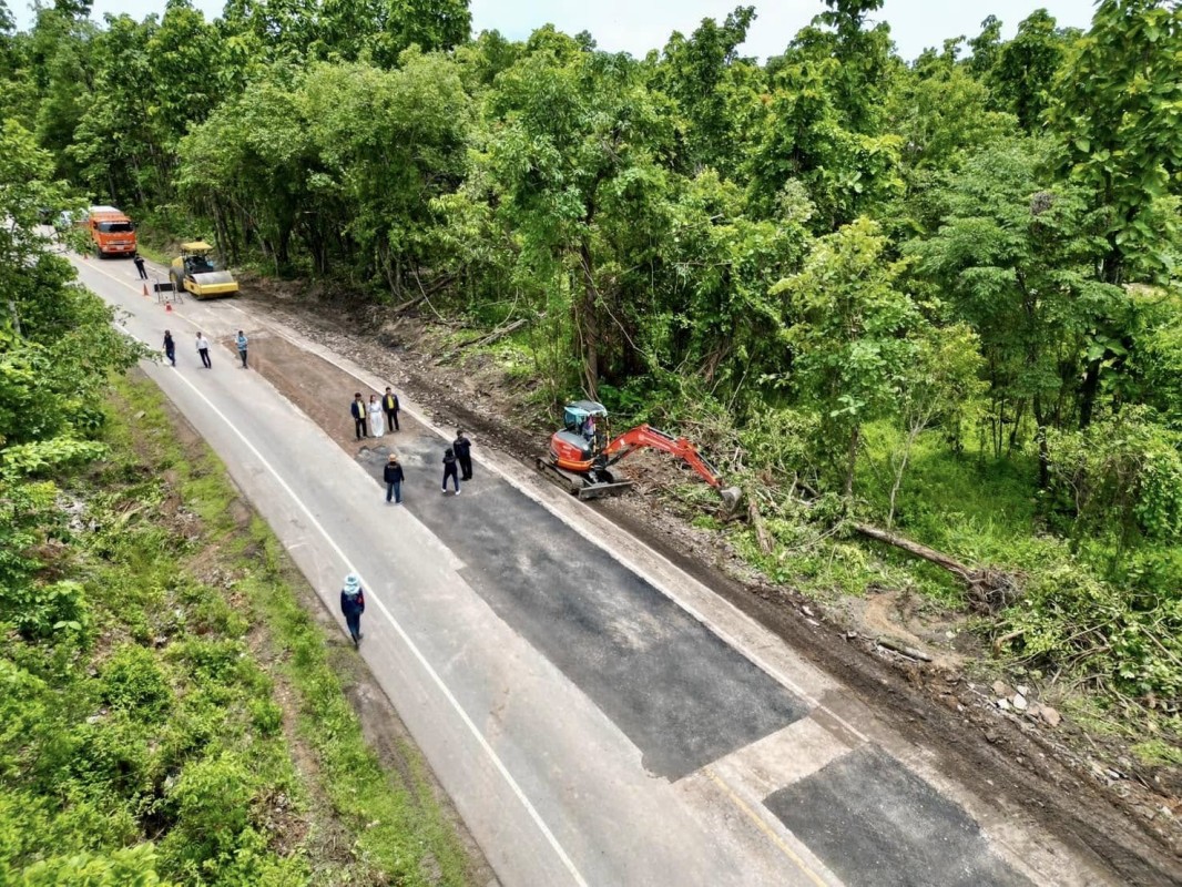  นายกจอย ลงพื้นที่ตรวจติดตามงานซ่อมแซมถนนในพื้นที่ อ.แม่สอด จ.ตาก