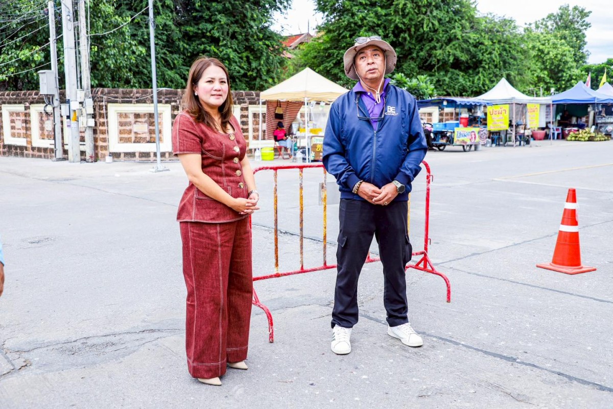 นายก อบจ.ตาก (นายกจอย)  ตรวจความเรียบร้อยในการรื้อถอนซุ้มเฉลิมพระเกียรติ