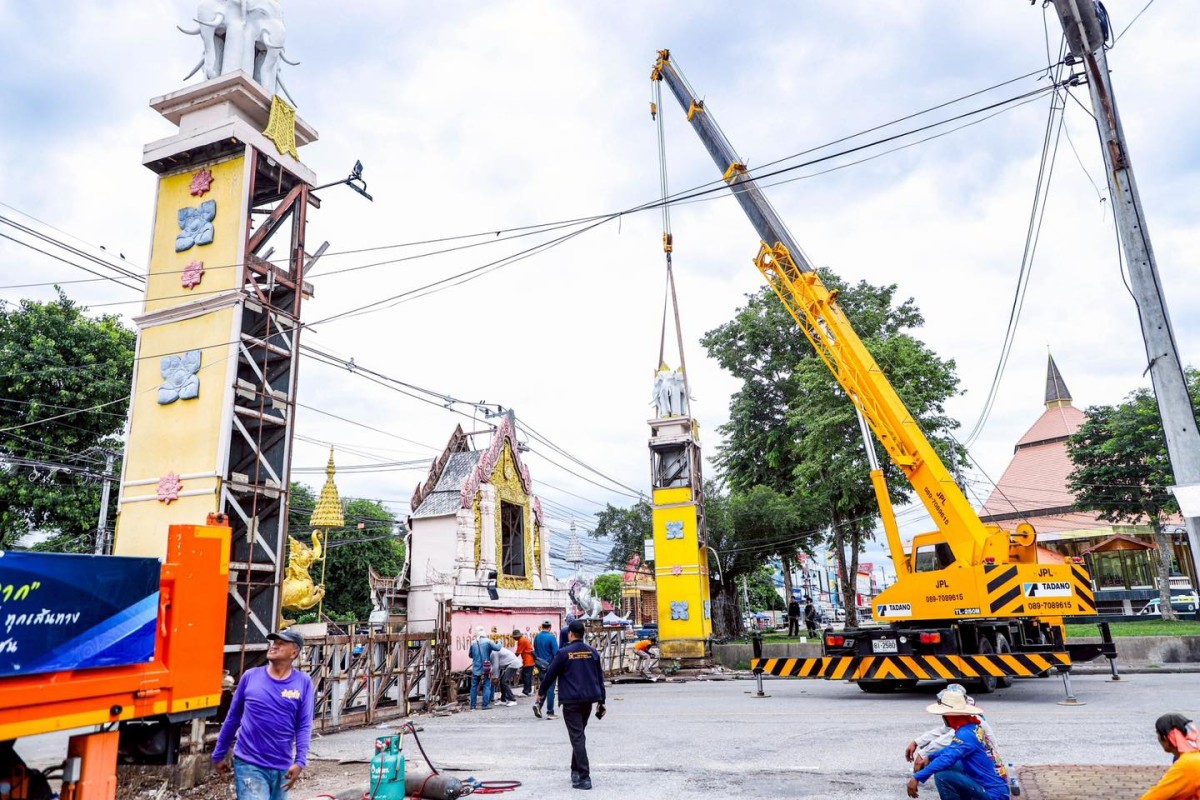 นายก อบจ.ตาก (นายกจอย)  ตรวจความเรียบร้อยในการรื้อถอนซุ้มเฉลิมพระเกียรติ