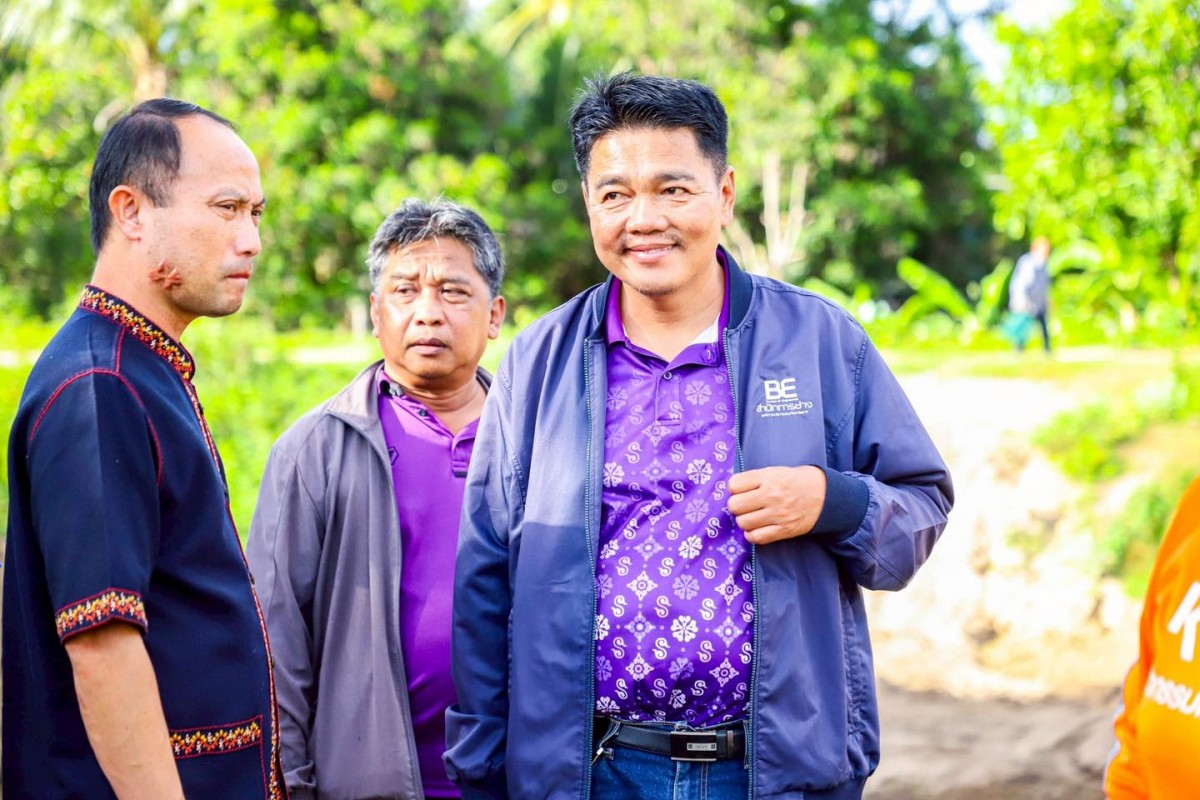 นายกจอย นายก อบจ.ตากสนับสนุนเครื่องจักรพร้อมพนักงานขับ ลงพื้นที่ช่วยเหลือพี่น้องประชาชน