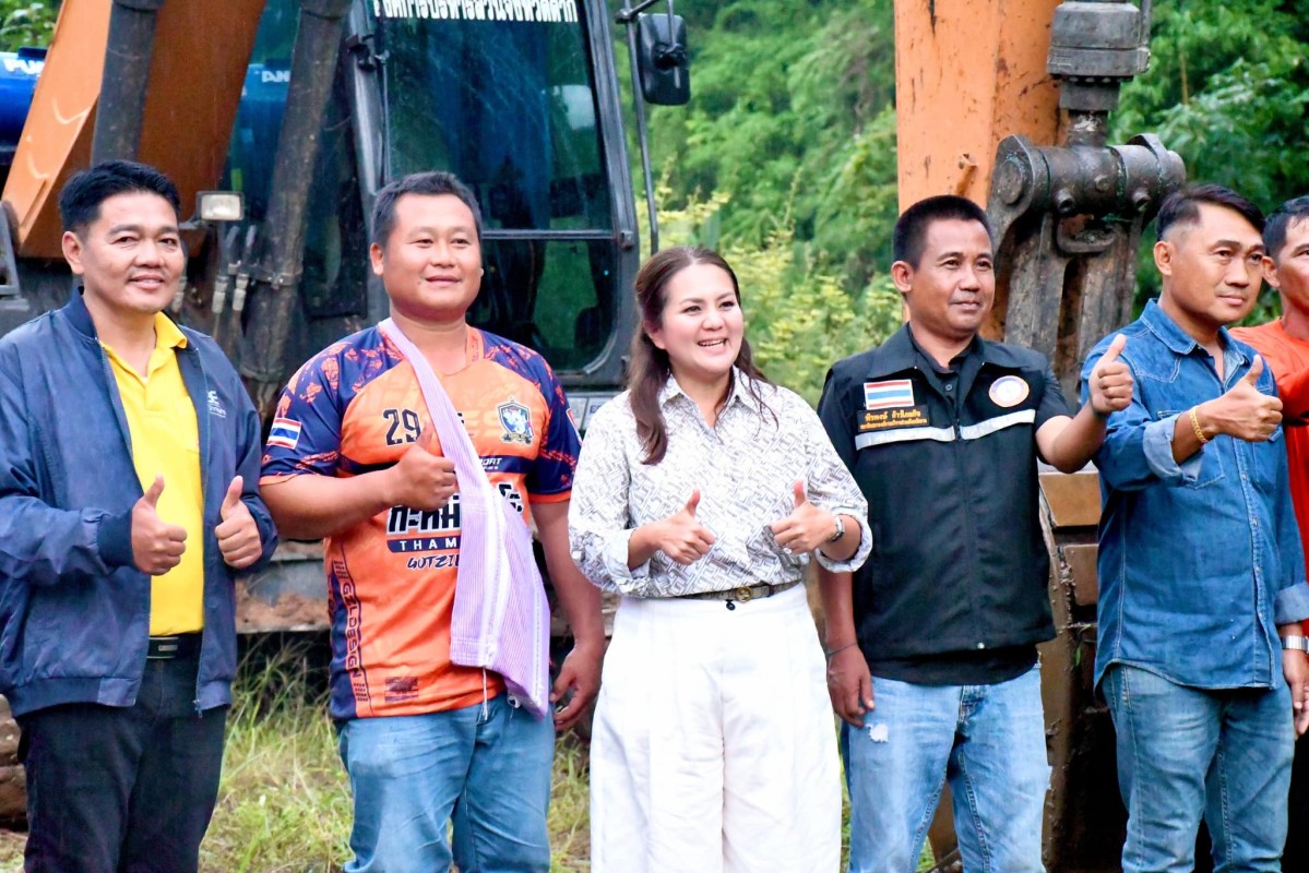 นายกจอย ลงพื้นที่ตรวจติดตามการทำงานของเครื่องจักรกลในพื้นที่ ต.แม่ต้าน อ.ท่าสองยาง จ.ตาก 
