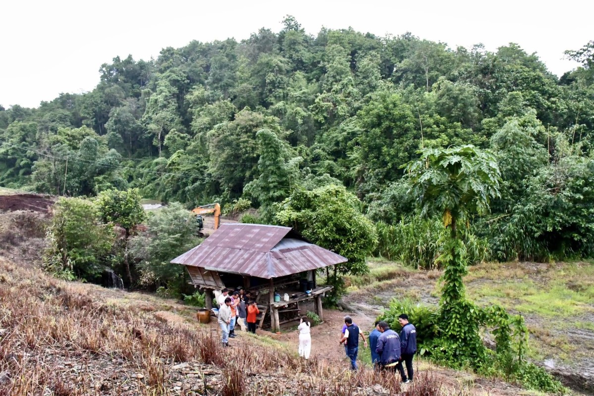 นายกจอย ลงพื้นที่ตรวจติดตามการทำงานของเครื่องจักรกลในพื้นที่ ต.แม่ต้าน อ.ท่าสองยาง จ.ตาก 