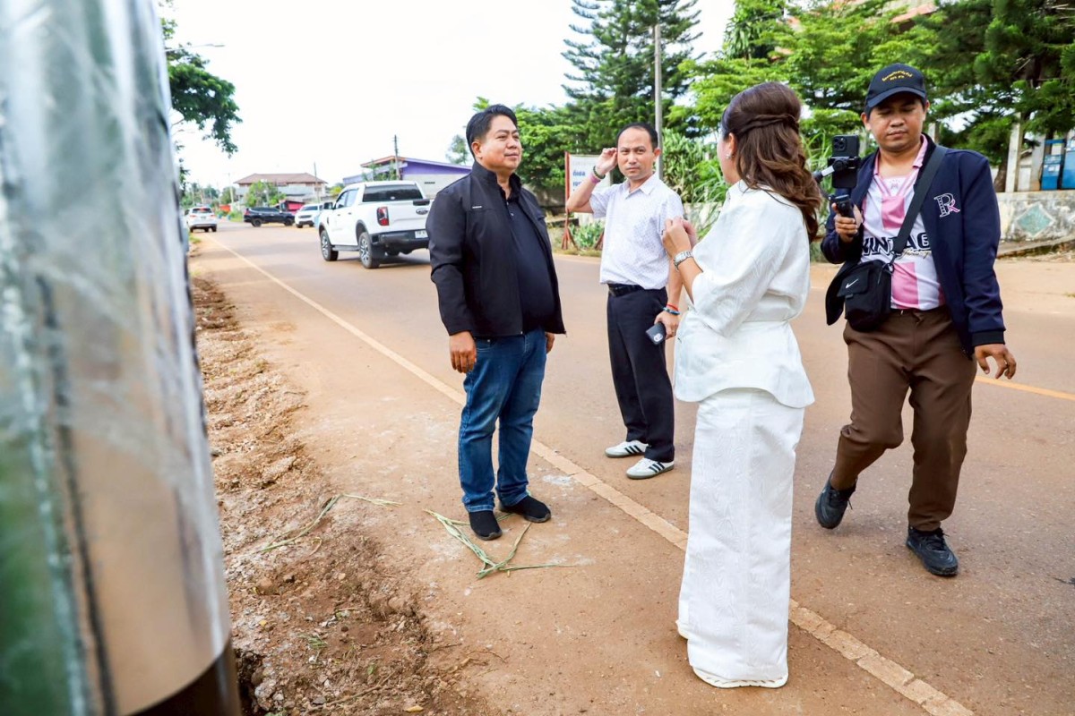 นายกจอย นายก อบจ.ตาก ลงพื้นที่ตรวจติดตาม โครงการถนนปลอดภัย ติดตั้งไฟฟ้าส่องสว่าง 2 สายทาง