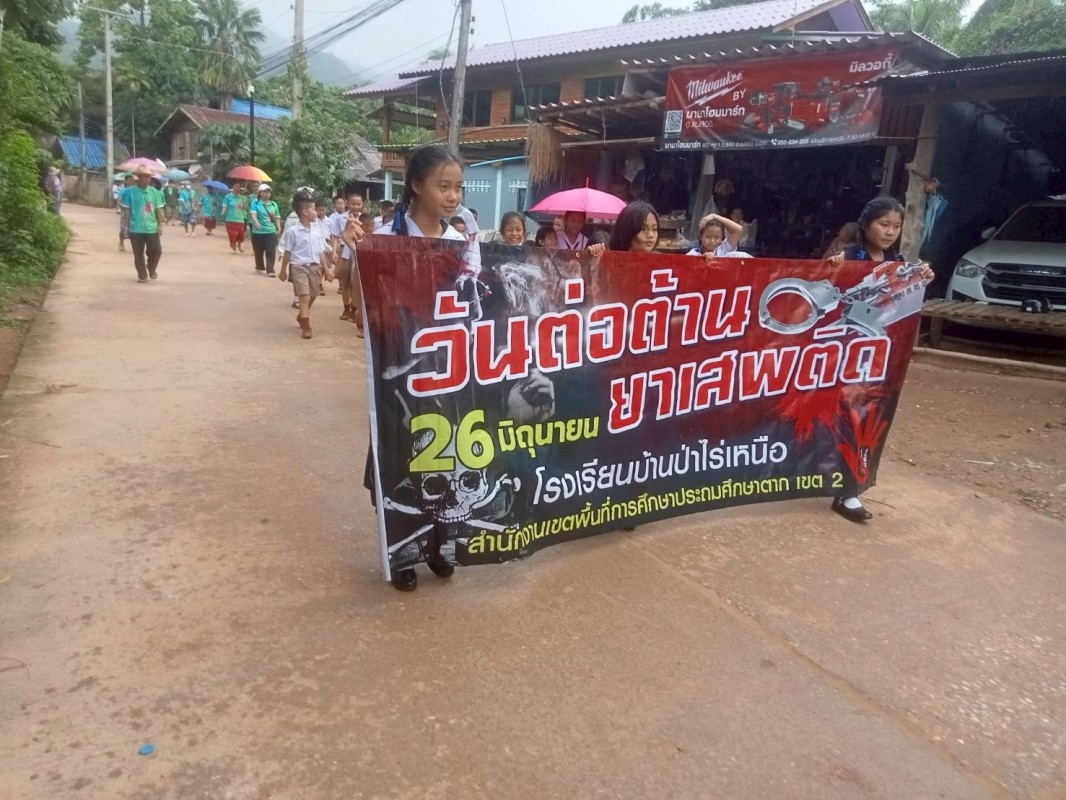 25 มิถุนายน 2568 รพ.สต.บ้านสันป่าไร่ ร่วมกับอาสาสมัครสาธารณสุข หมู่ที่3,5,โรงเรียนบ้านป่าไร่เหนือและโรงเรียนบ้านสันป่าไร่ รณรงค์ให้ความรู้เนื่องในวันต่อต้านยาเสพติดโลก(26 มิถุนายน)