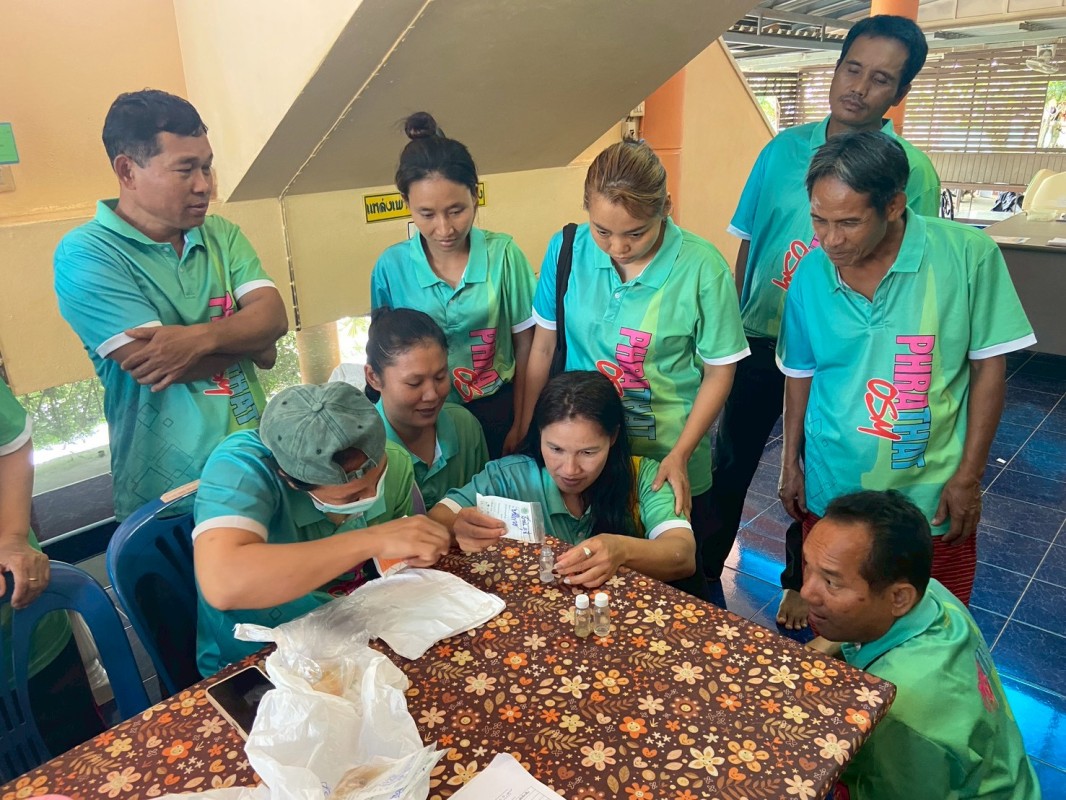 29 มิถุนายน 2568 นายอดิศร เทียนพานิช ผอ.รพ.สต.บ้านสันป่าไร่ นางเสาร์แก้ว อ่วมพิทยา เจ้าพนักงานสาธารณสุข ร่วมกับ อสม.นักวิทยาศาสตร์การแพทย์ชุมชนและอสม.หมู่ที่ 3 บ้านป่าไร่เหนือ ตรวจสารปนเปื้อนในอาหารและสารโพลาร์ในน้ำมันทอดซ้ำ จำนวน 9 ร้าน ผล