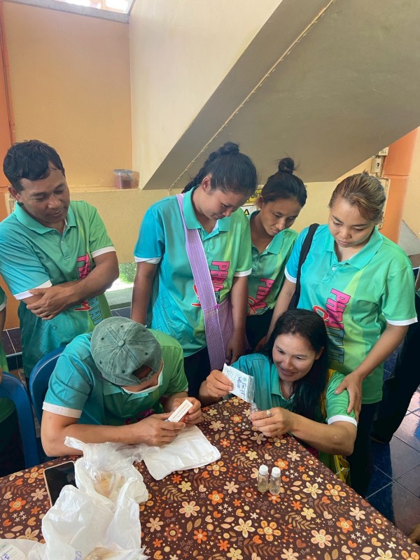 29 มิถุนายน 2568 นายอดิศร เทียนพานิช ผอ.รพ.สต.บ้านสันป่าไร่ นางเสาร์แก้ว อ่วมพิทยา เจ้าพนักงานสาธารณสุข ร่วมกับ อสม.นักวิทยาศาสตร์การแพทย์ชุมชนและอสม.หมู่ที่ 3 บ้านป่าไร่เหนือ ตรวจสารปนเปื้อนในอาหารและสารโพลาร์ในน้ำมันทอดซ้ำ จำนวน 9 ร้าน ผล