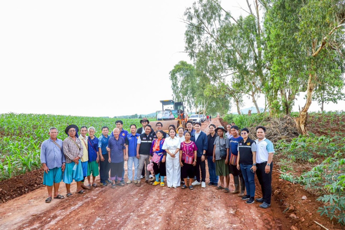 นายกจอย นายก อบจ.ตาก  สนับสนุนเครื่องจักรพร้อมน้ำมันเชื้อเพลิง งบประมาณ 300,000 บาท