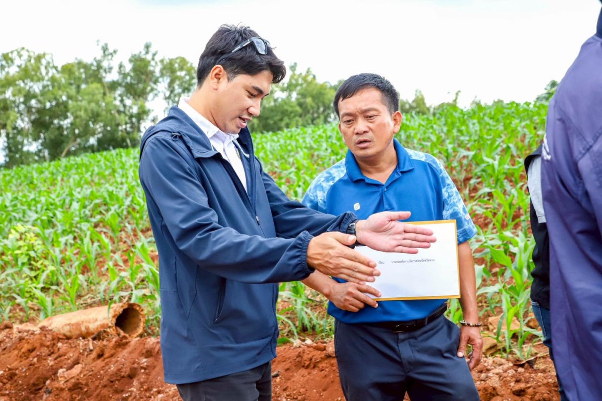 นายกจอย นายก อบจ.ตาก  สนับสนุนเครื่องจักรพร้อมน้ำมันเชื้อเพลิง งบประมาณ 300,000 บาท