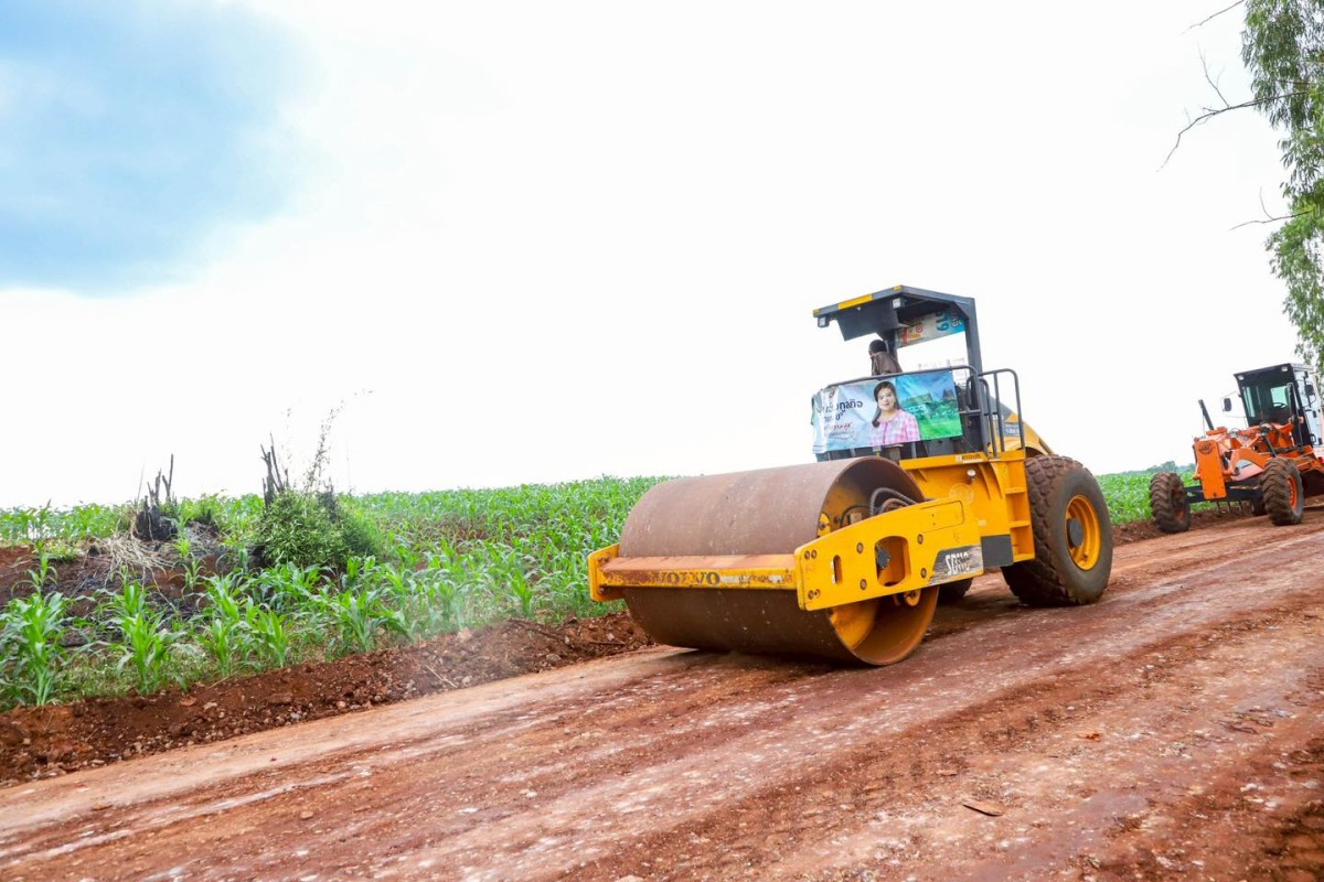 นายกจอย นายก อบจ.ตาก  สนับสนุนเครื่องจักรพร้อมน้ำมันเชื้อเพลิง งบประมาณ 300,000 บาท