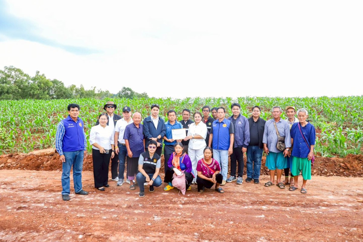 นายกจอย นายก อบจ.ตาก  สนับสนุนเครื่องจักรพร้อมน้ำมันเชื้อเพลิง งบประมาณ 300,000 บาท