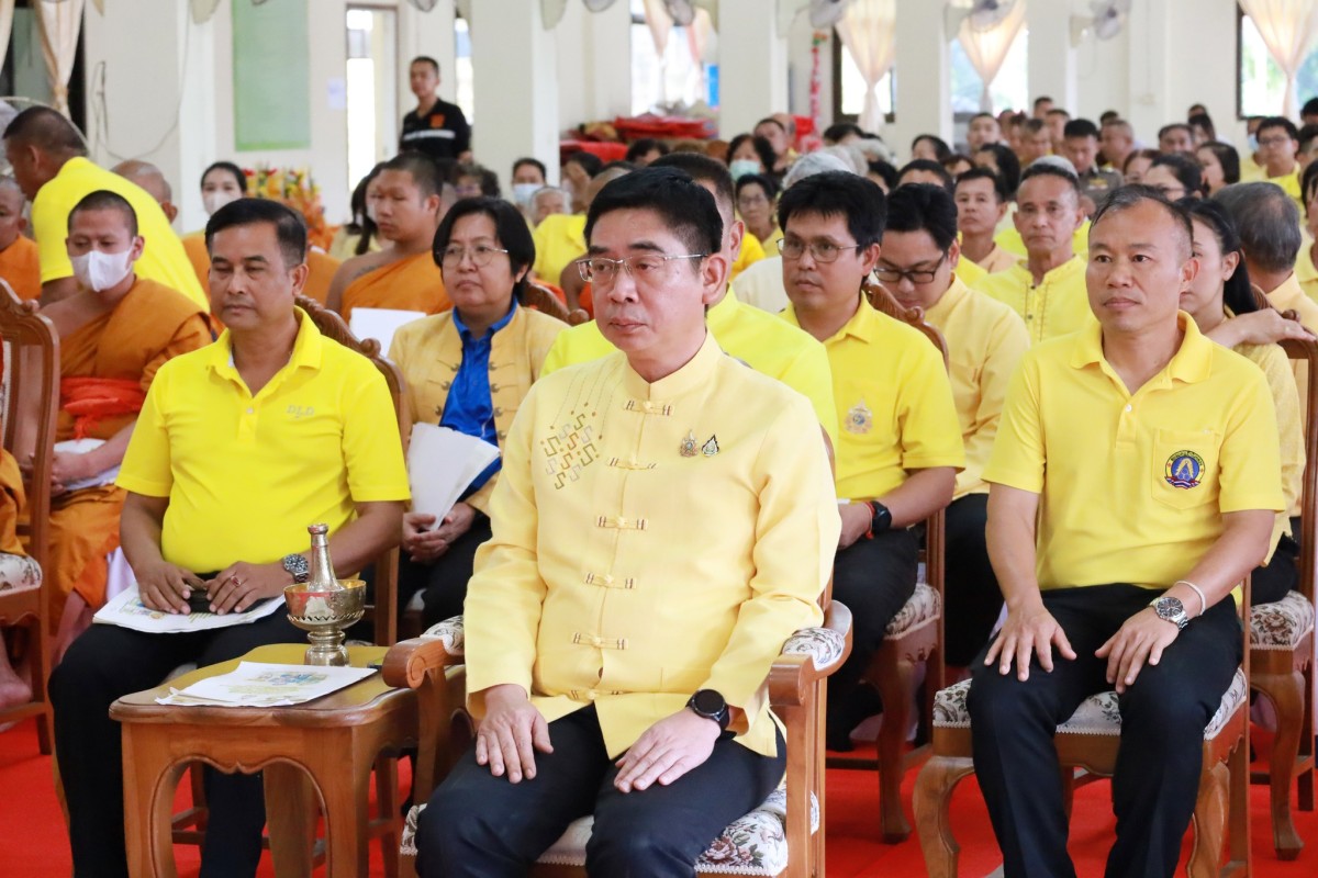 อบจ. ร่วมพิธีเจริญพระพุทธมนต์เฉลิมพระเกียรติถวายพระพรชัยมงคลแด่ พระบาทสมเด็จพระเจ้าอยู่หัวและพระบรมวงศานุวงศ์