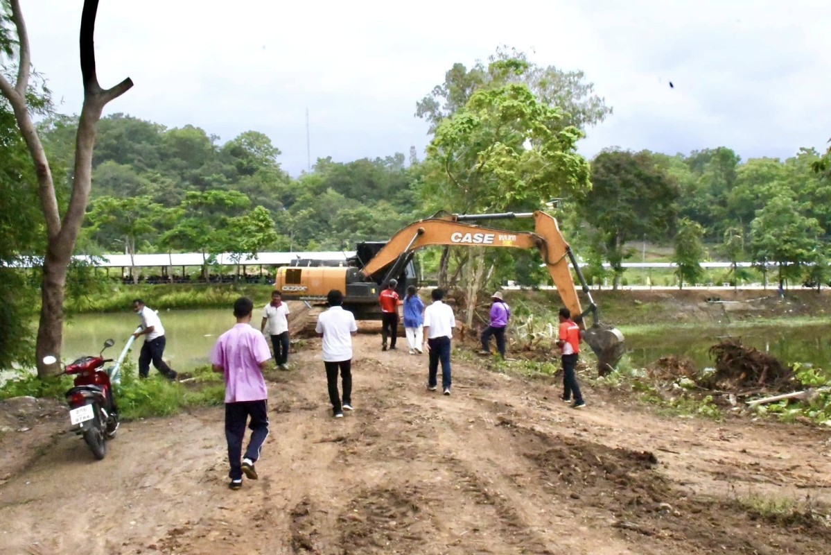 นายก อบจ.ตาก (นายกจอย) สนับสนุนเครื่องจักรพร้อมน้ำมันเชื้อเพลิง งบประมาณ 70,000 บาท 