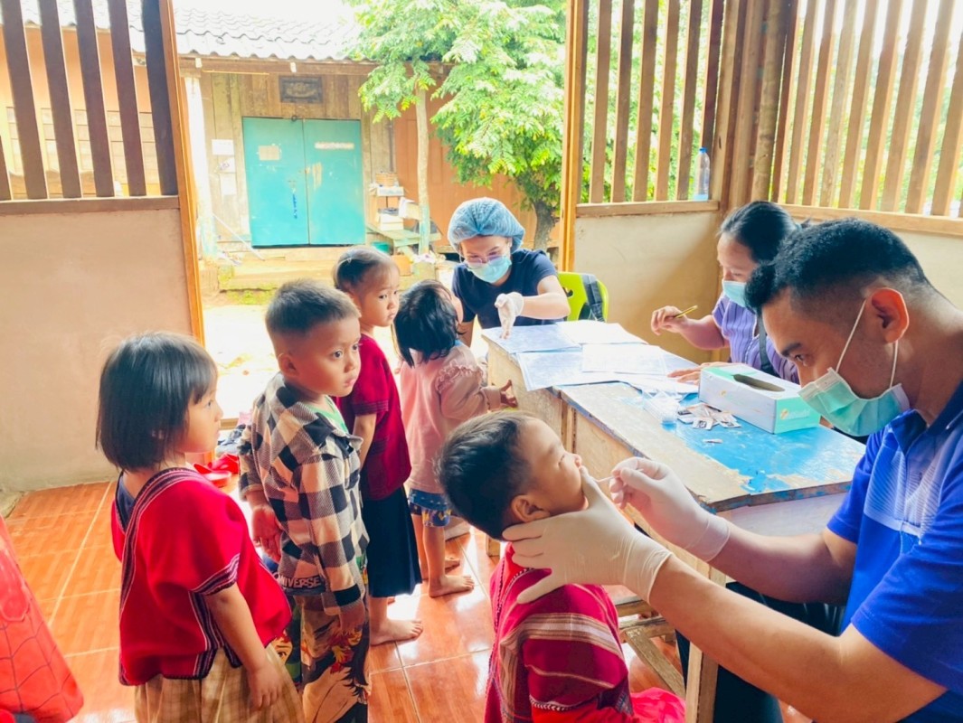 วันที่ 19,20,25และ27 มิถุนายน 2568 น.ส.พนิดา ตลับทอง เจ้าพนักงานทันตสาธารณสุขปฎิบัติงาน น.ส.โสภา วรนารถวิชัย ผู้ช่วยทันตกรรม จนท.รพ.สต.บ้านสันป่าไร่ ร่วมกับ จนท.ฝ่ายทันตกรรม รพ.แม่ระมาดและจนท.รพ.สต.บ้านทุ่งมะขามป้อม ออกให้บริการตรวจสุขภาพช่องปากประจำปี เค