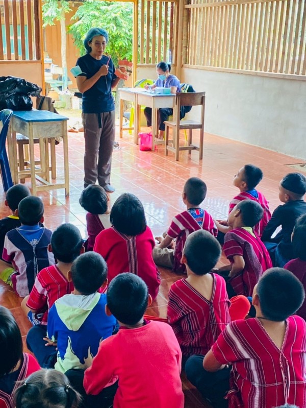 วันที่ 19,20,25และ27 มิถุนายน 2568 น.ส.พนิดา ตลับทอง เจ้าพนักงานทันตสาธารณสุขปฎิบัติงาน น.ส.โสภา วรนารถวิชัย ผู้ช่วยทันตกรรม จนท.รพ.สต.บ้านสันป่าไร่ ร่วมกับ จนท.ฝ่ายทันตกรรม รพ.แม่ระมาดและจนท.รพ.สต.บ้านทุ่งมะขามป้อม ออกให้บริการตรวจสุขภาพช่องปากประจำปี เค