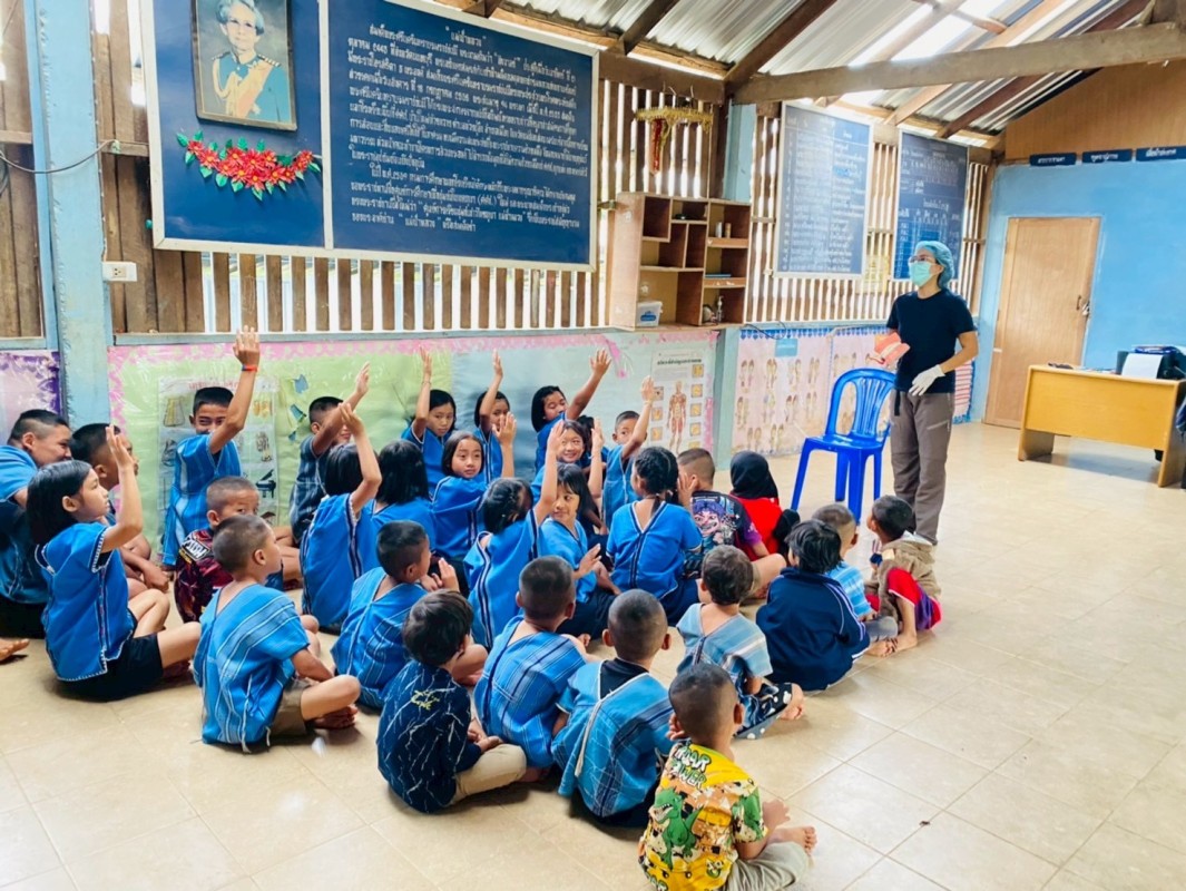 วันที่ 19,20,25และ27 มิถุนายน 2568 น.ส.พนิดา ตลับทอง เจ้าพนักงานทันตสาธารณสุขปฎิบัติงาน น.ส.โสภา วรนารถวิชัย ผู้ช่วยทันตกรรม จนท.รพ.สต.บ้านสันป่าไร่ ร่วมกับ จนท.ฝ่ายทันตกรรม รพ.แม่ระมาดและจนท.รพ.สต.บ้านทุ่งมะขามป้อม ออกให้บริการตรวจสุขภาพช่องปากประจำปี เค