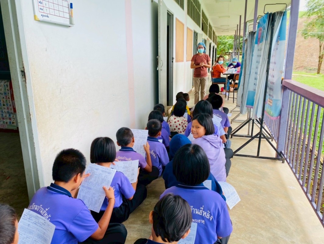 วันที่ 19,20,25และ27 มิถุนายน 2568 น.ส.พนิดา ตลับทอง เจ้าพนักงานทันตสาธารณสุขปฎิบัติงาน น.ส.โสภา วรนารถวิชัย ผู้ช่วยทันตกรรม จนท.รพ.สต.บ้านสันป่าไร่ ร่วมกับ จนท.ฝ่ายทันตกรรม รพ.แม่ระมาดและจนท.รพ.สต.บ้านทุ่งมะขามป้อม ออกให้บริการตรวจสุขภาพช่องปากประจำปี เค