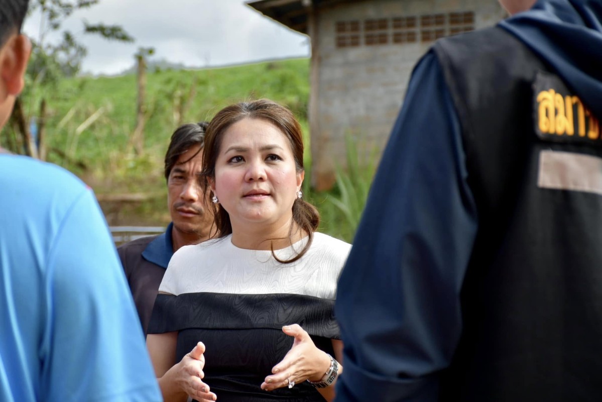 นายกจอย (นายก อบจ.ตาก) สนับสนุนเครื่องจักรกลพร้อมน้ำมันเชื้อเพลิง 86,000 บาท ในพื้นที่ ต.ช่องแคบ อ.พบพระ จ.ตาก 