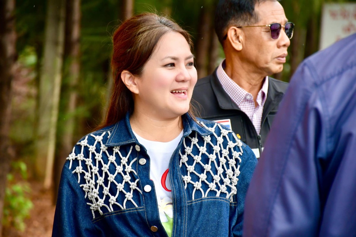 นายกจอย (นายก อบจ.ตาก) ลงพื้นที่ตรวจติดตามโครงการปรับปรุงถนนโดยซ่อมแซมเป็นผิวทางแอสฟัลท์ติกคอนกรีต ในพื้นที่ อ.แม่สอด งบประมาณ 9,100,000 บาท